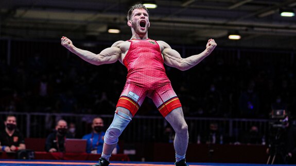 Ringer Etienne Kinsinger jubelt