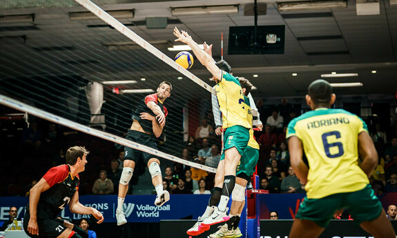 Ein Volleyballspiel zweier Nationalteams